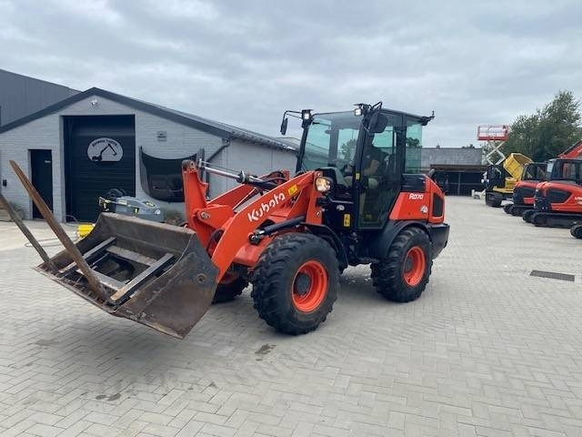 Kubota R 070 - Pyöräkuormaaja: kuva Kubota R 070 - Pyöräkuormaaja Kubota R 070 - Pyöräkuormaaja: kuva Kubota R 070 - Pyöräkuormaaja