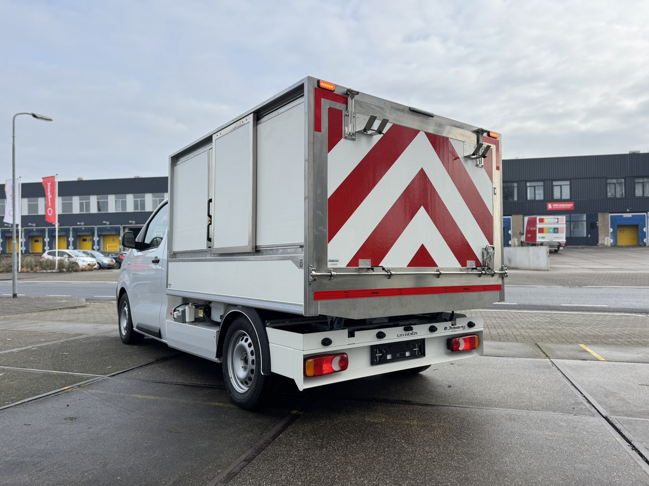 Citroen E-Jumpy veegvuil zijbelader seitenlader mullfahrzeug - Kippilava-auto, Sähköpakettiauto: kuva Citroen E-Jumpy veegvuil zijbelader seitenlader mullfahrzeug - Kippilava-auto, Sähköpakettiauto Citroen E-Jumpy veegvuil zijbelader seitenlader mullfahrzeug - Kippilava-auto, Sähköpakettiauto: kuva Citroen E-Jumpy veegvuil zijbelader seitenlader mullfahrzeug - Kippilava-auto, Sähköpakettiauto