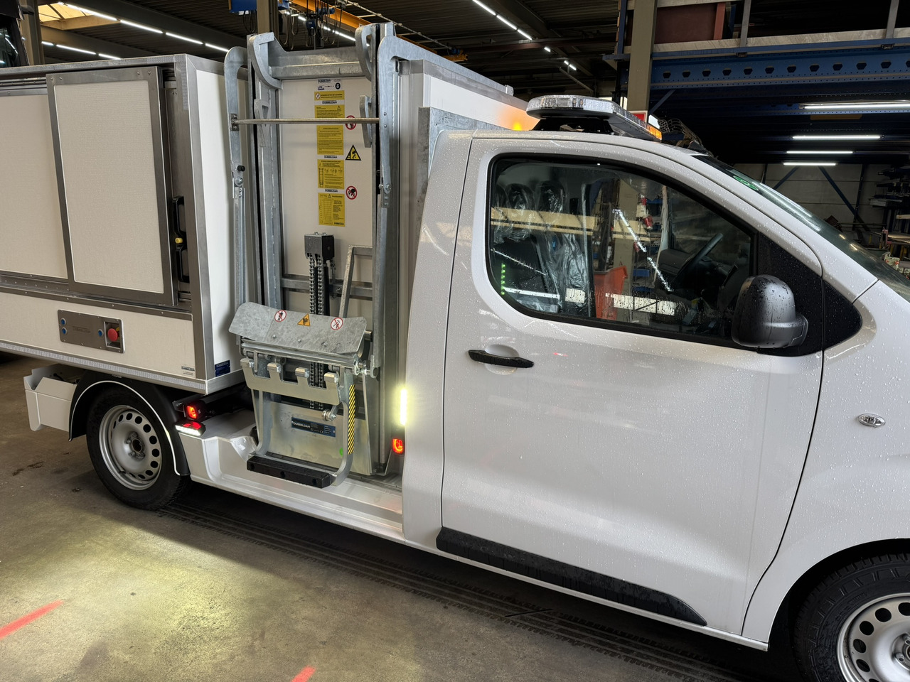 Citroen E-Jumpy veegvuil zijbelader seitenlader mullfahrzeug - Kippilava-auto, Sähköpakettiauto: kuva Citroen E-Jumpy veegvuil zijbelader seitenlader mullfahrzeug - Kippilava-auto, Sähköpakettiauto Citroen E-Jumpy veegvuil zijbelader seitenlader mullfahrzeug - Kippilava-auto, Sähköpakettiauto: kuva Citroen E-Jumpy veegvuil zijbelader seitenlader mullfahrzeug - Kippilava-auto, Sähköpakettiauto