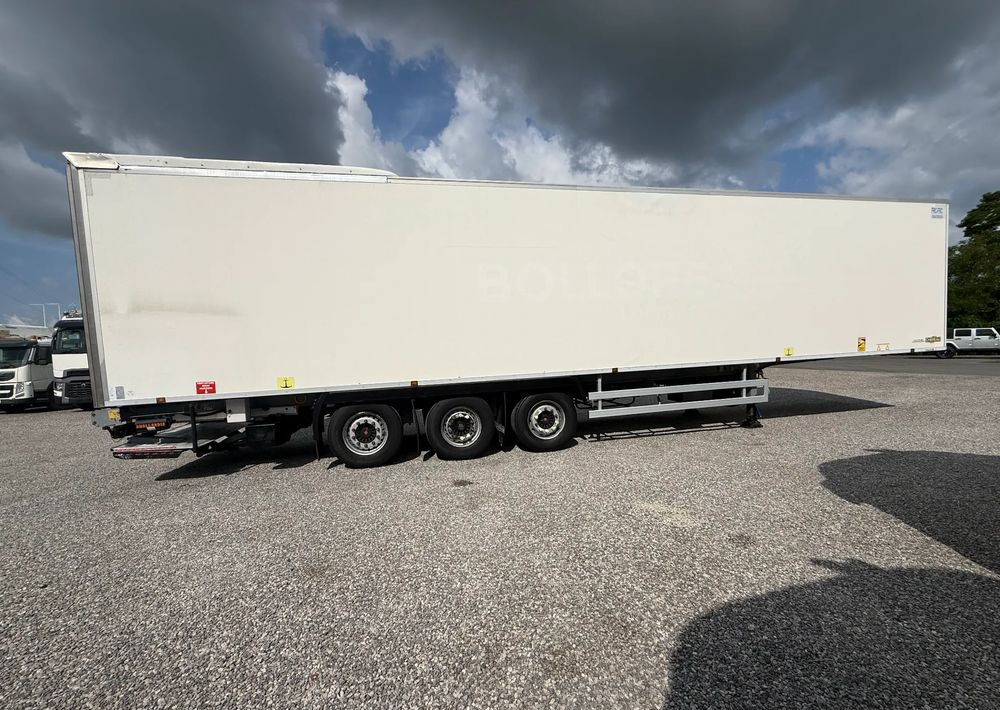 Chereau THERMO KING SLXe DIESEL/ELEKTRYK OSIE SAF - Refrigeraattori puoliperävaunu: kuva Chereau THERMO KING SLXe DIESEL/ELEKTRYK OSIE SAF - Refrigeraattori puoliperävaunu Chereau THERMO KING SLXe DIESEL/ELEKTRYK OSIE SAF - Refrigeraattori puoliperävaunu: kuva Chereau THERMO KING SLXe DIESEL/ELEKTRYK OSIE SAF - Refrigeraattori puoliperävaunu