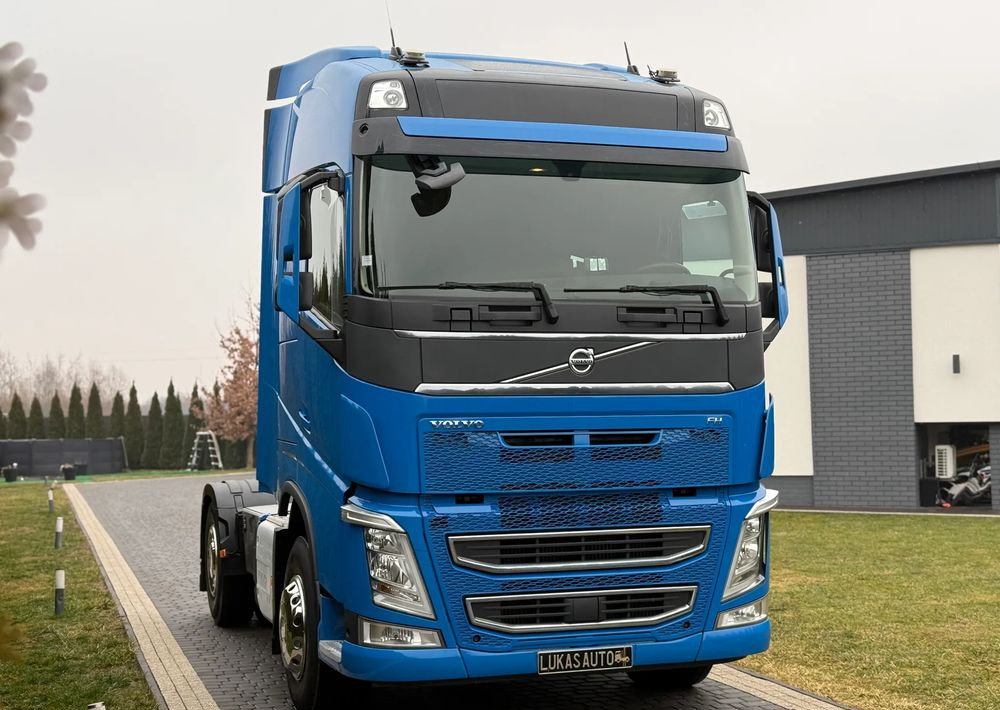 Volvo FH 500 HYDRAULIKA - Vetopöytäauto: kuva  Volvo FH 500 HYDRAULIKA - Vetopöytäauto Volvo FH 500 HYDRAULIKA - Vetopöytäauto: kuva  Volvo FH 500 HYDRAULIKA - Vetopöytäauto