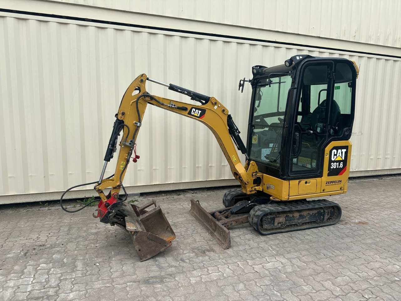 CAT 301.6 / 2019 BJ / 2 x Löffel / 2.076 H - Minikuormaaja: kuva CAT 301.6 / 2019 BJ / 2 x Löffel / 2.076 H - Minikuormaaja CAT 301.6 / 2019 BJ / 2 x Löffel / 2.076 H - Minikuormaaja: kuva CAT 301.6 / 2019 BJ / 2 x Löffel / 2.076 H - Minikuormaaja