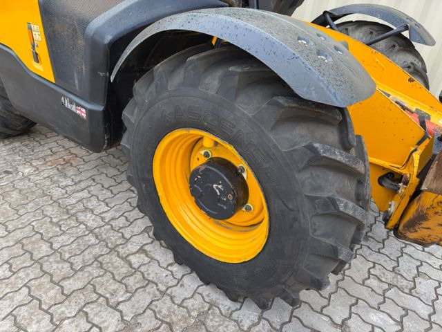 Kurottaja JCB 535-125 / 2016 BJ / 3.571 H / 12.5 Meter: kuva Kurottaja JCB 535-125 / 2016 BJ / 3.571 H / 12.5 Meter Kurottaja JCB 535-125 / 2016 BJ / 3.571 H / 12.5 Meter: kuva Kurottaja JCB 535-125 / 2016 BJ / 3.571 H / 12.5 Meter