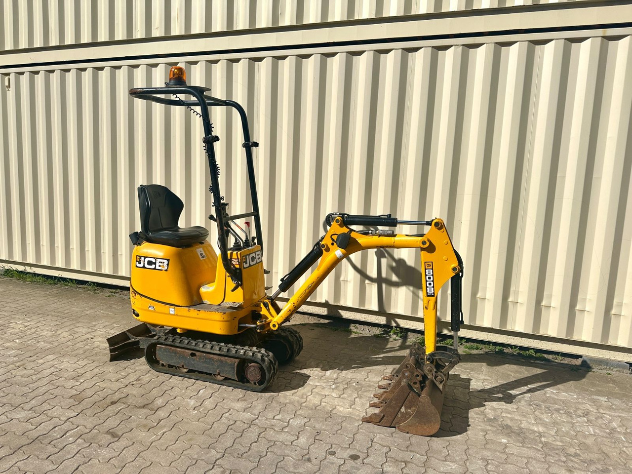 JCB 8008 CTS, 2021 BJ, 921 BH, 3 x Löffel - Minikuormaaja: kuva JCB 8008 CTS, 2021 BJ, 921 BH, 3 x Löffel - Minikuormaaja JCB 8008 CTS, 2021 BJ, 921 BH, 3 x Löffel - Minikuormaaja: kuva JCB 8008 CTS, 2021 BJ, 921 BH, 3 x Löffel - Minikuormaaja
