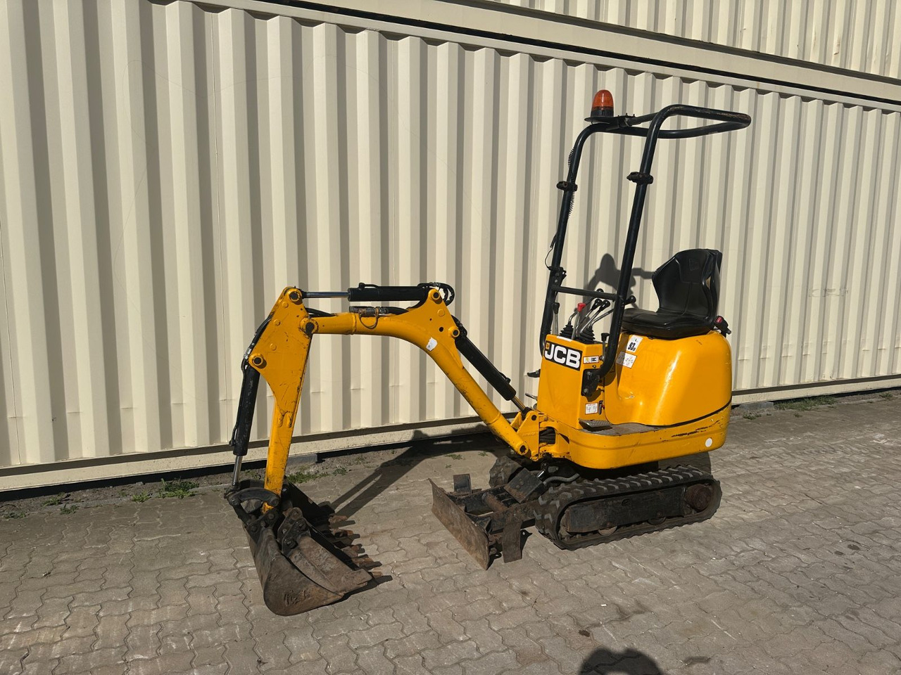 JCB 8008 CTS, 2021 BJ, 972 BH, 3 x Löffel - Minikuormaaja: kuva JCB 8008 CTS, 2021 BJ, 972 BH, 3 x Löffel - Minikuormaaja JCB 8008 CTS, 2021 BJ, 972 BH, 3 x Löffel - Minikuormaaja: kuva JCB 8008 CTS, 2021 BJ, 972 BH, 3 x Löffel - Minikuormaaja