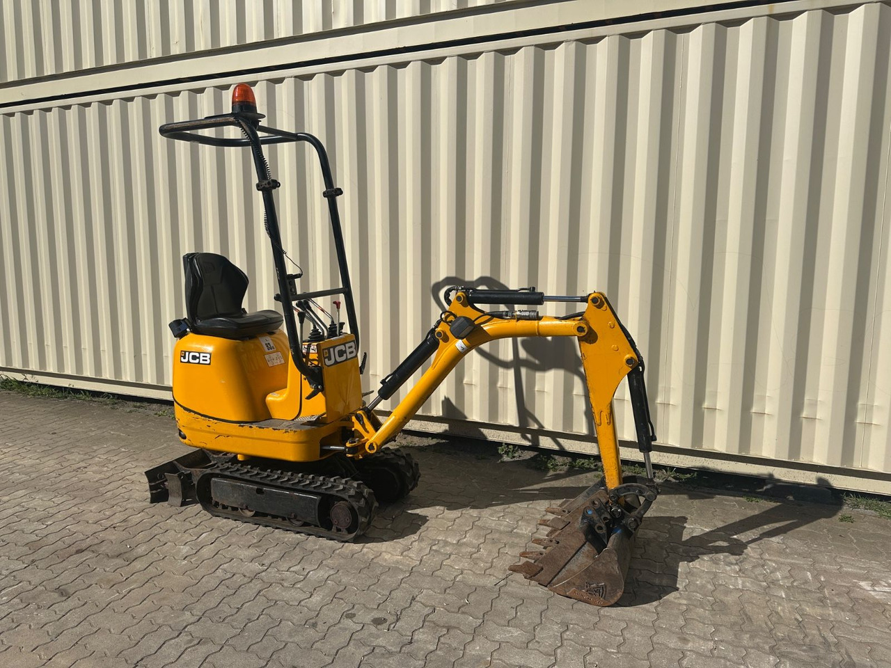 JCB 8008 CTS, 2021 BJ, 972 BH, 3 x Löffel - Minikuormaaja: kuva JCB 8008 CTS, 2021 BJ, 972 BH, 3 x Löffel - Minikuormaaja JCB 8008 CTS, 2021 BJ, 972 BH, 3 x Löffel - Minikuormaaja: kuva JCB 8008 CTS, 2021 BJ, 972 BH, 3 x Löffel - Minikuormaaja