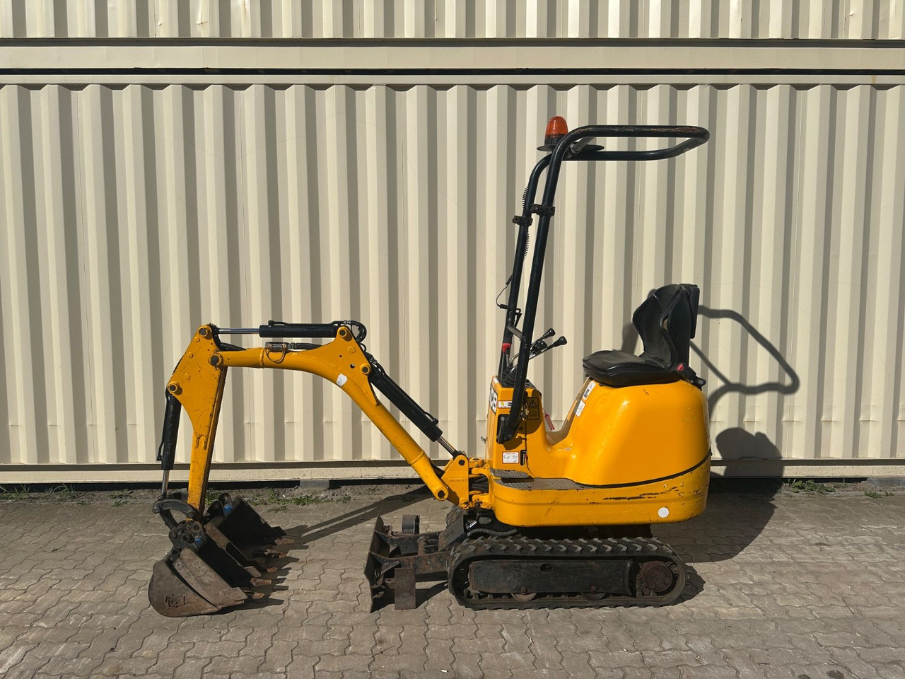 JCB 8008 CTS, 2021 BJ, 972 BH, 3 x Löffel - Minikuormaaja: kuva JCB 8008 CTS, 2021 BJ, 972 BH, 3 x Löffel - Minikuormaaja JCB 8008 CTS, 2021 BJ, 972 BH, 3 x Löffel - Minikuormaaja: kuva JCB 8008 CTS, 2021 BJ, 972 BH, 3 x Löffel - Minikuormaaja