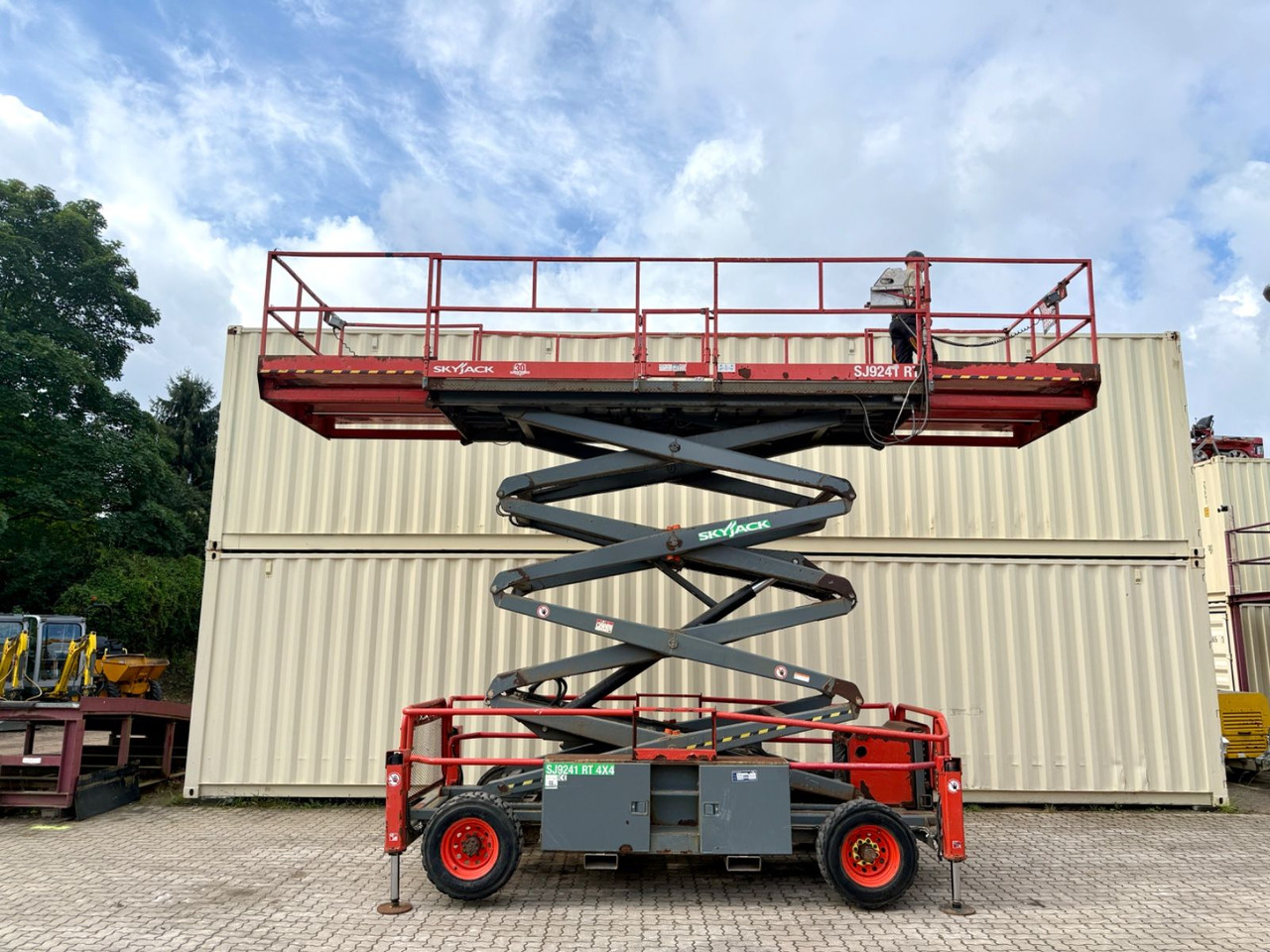 Skyjack SJ9241 4x4 Diesel / 14.5 Meter / 2015 BJ - Itsekulkevat henkilönostimet: kuva Skyjack SJ9241 4x4 Diesel / 14.5 Meter / 2015 BJ - Itsekulkevat henkilönostimet Skyjack SJ9241 4x4 Diesel / 14.5 Meter / 2015 BJ - Itsekulkevat henkilönostimet: kuva Skyjack SJ9241 4x4 Diesel / 14.5 Meter / 2015 BJ - Itsekulkevat henkilönostimet