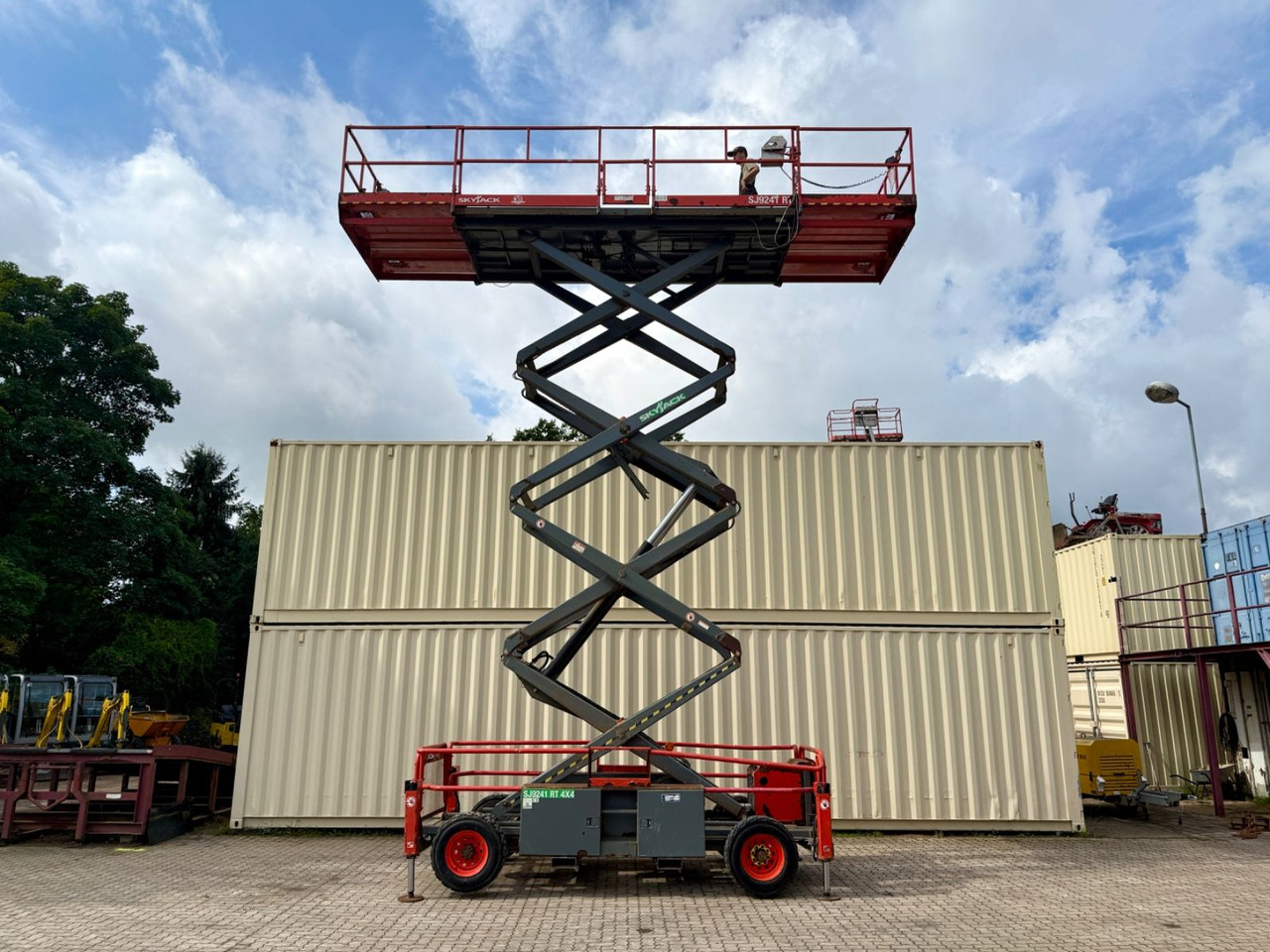 Skyjack SJ9241 4x4 Diesel / 14.5 Meter / 2015 BJ - Itsekulkevat henkilönostimet: kuva Skyjack SJ9241 4x4 Diesel / 14.5 Meter / 2015 BJ - Itsekulkevat henkilönostimet Skyjack SJ9241 4x4 Diesel / 14.5 Meter / 2015 BJ - Itsekulkevat henkilönostimet: kuva Skyjack SJ9241 4x4 Diesel / 14.5 Meter / 2015 BJ - Itsekulkevat henkilönostimet