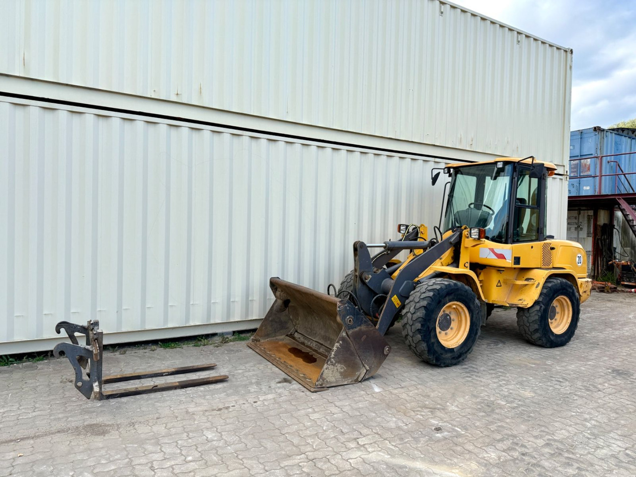 Volvo L30G / 2014 BJ / Klappschaufel + Gabel - Pyöräkuormaaja: kuva Volvo L30G / 2014 BJ / Klappschaufel + Gabel - Pyöräkuormaaja Volvo L30G / 2014 BJ / Klappschaufel + Gabel - Pyöräkuormaaja: kuva Volvo L30G / 2014 BJ / Klappschaufel + Gabel - Pyöräkuormaaja