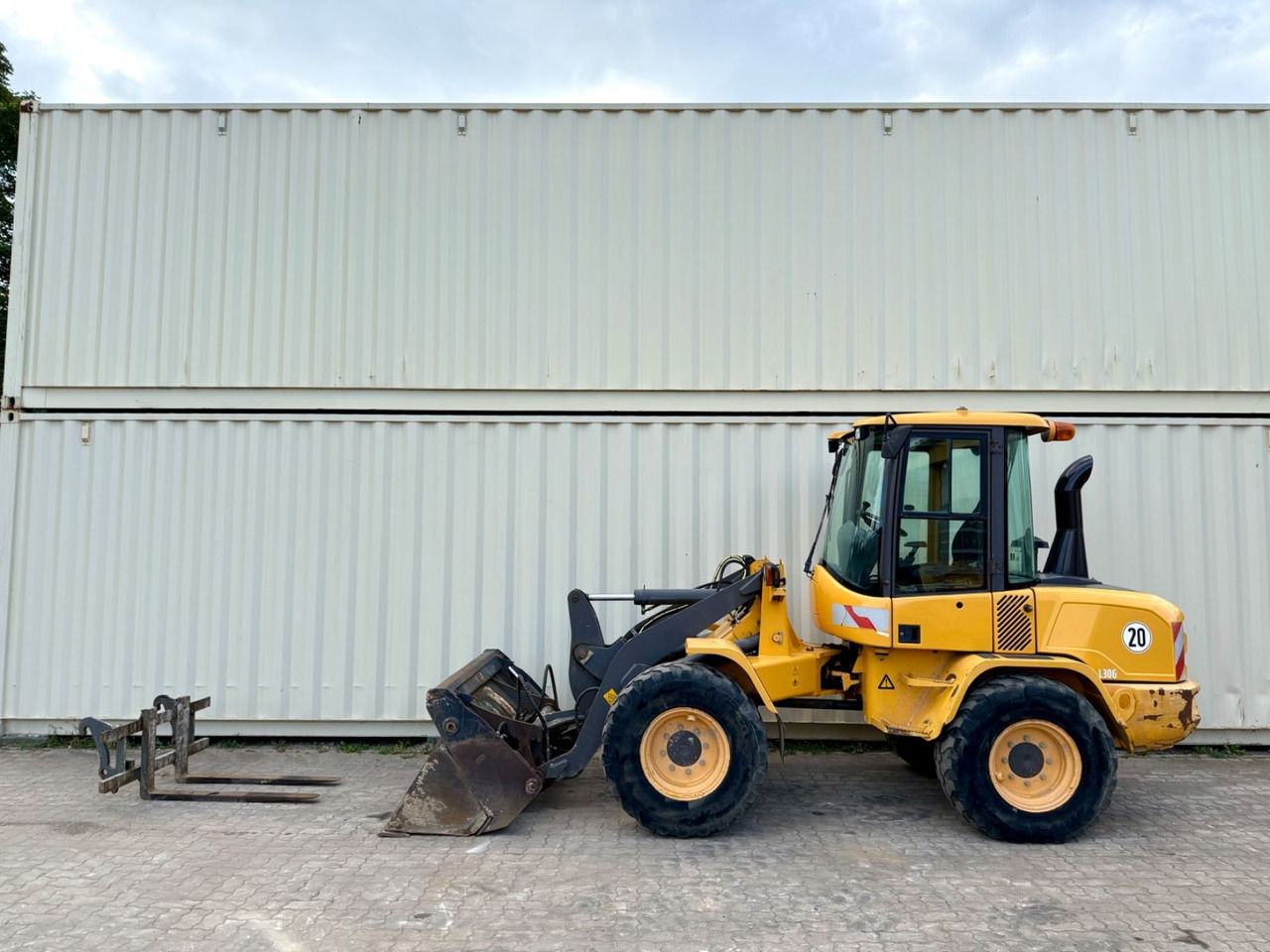 Volvo L30G / 2014 BJ / Klappschaufel + Gabel - Pyöräkuormaaja: kuva Volvo L30G / 2014 BJ / Klappschaufel + Gabel - Pyöräkuormaaja Volvo L30G / 2014 BJ / Klappschaufel + Gabel - Pyöräkuormaaja: kuva Volvo L30G / 2014 BJ / Klappschaufel + Gabel - Pyöräkuormaaja