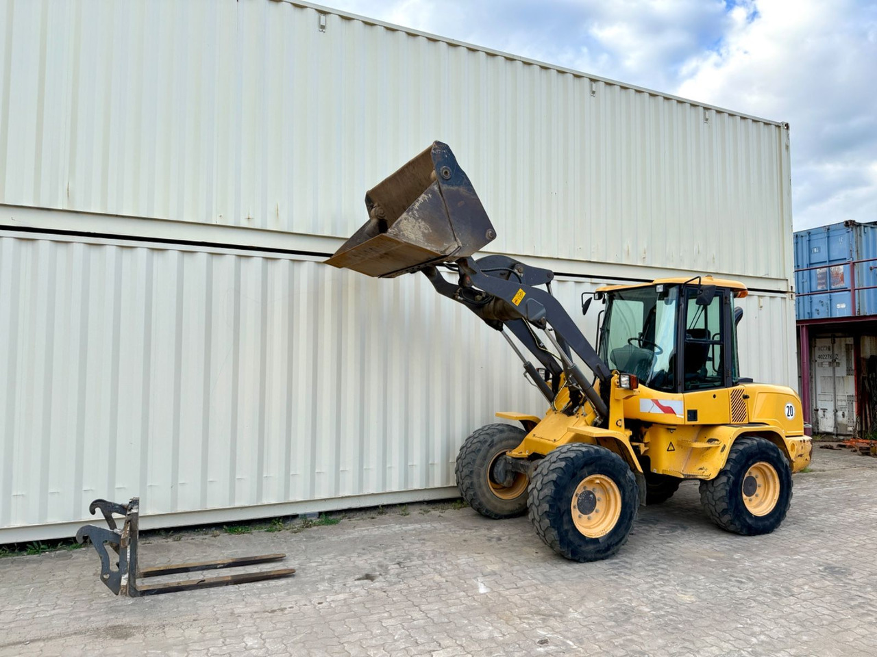 Volvo L30G / 2014 BJ / Klappschaufel + Gabel - Pyöräkuormaaja: kuva Volvo L30G / 2014 BJ / Klappschaufel + Gabel - Pyöräkuormaaja Volvo L30G / 2014 BJ / Klappschaufel + Gabel - Pyöräkuormaaja: kuva Volvo L30G / 2014 BJ / Klappschaufel + Gabel - Pyöräkuormaaja