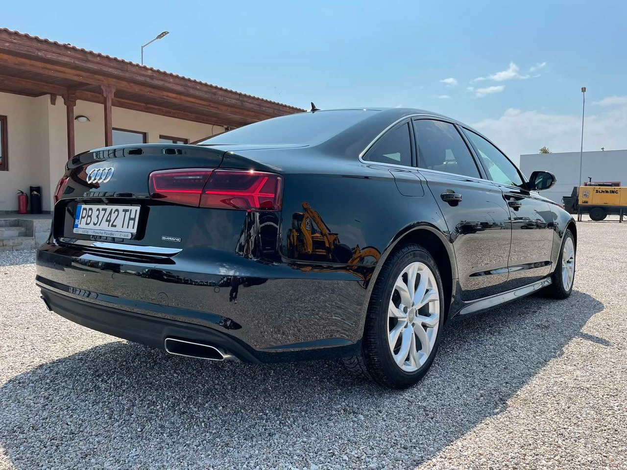 Sedan Audi A6 2.0 TDI S tronic quattro: kuva Sedan Audi A6 2.0 TDI S tronic quattro