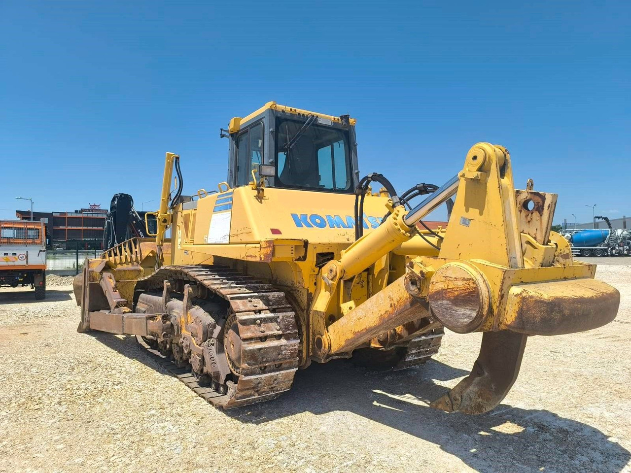 Komatsu D155AX-6 - Puskutraktori: kuva Komatsu D155AX-6 - Puskutraktori Komatsu D155AX-6 - Puskutraktori: kuva Komatsu D155AX-6 - Puskutraktori