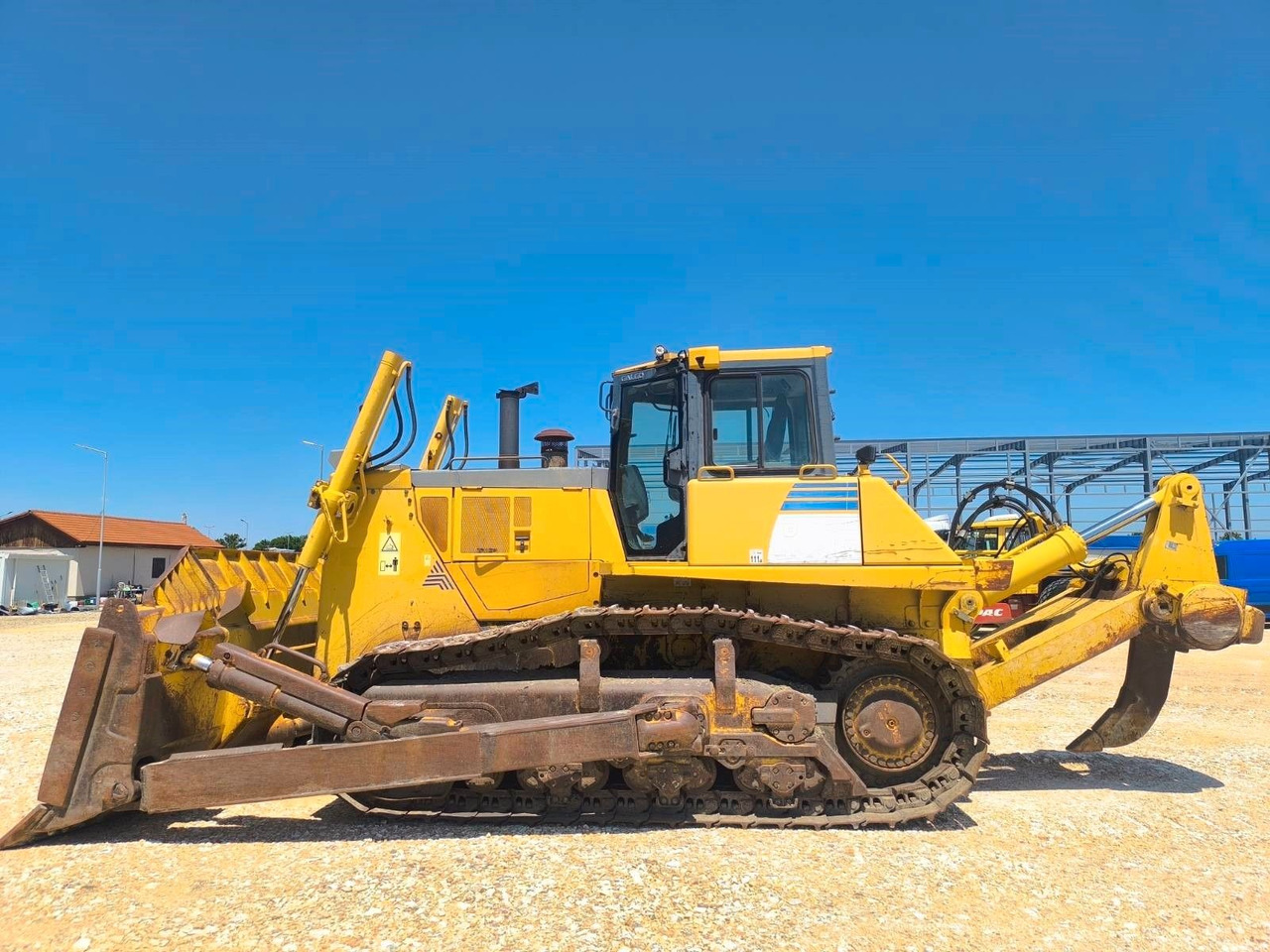 Komatsu D155AX-6 - Puskutraktori: kuva Komatsu D155AX-6 - Puskutraktori Komatsu D155AX-6 - Puskutraktori: kuva Komatsu D155AX-6 - Puskutraktori