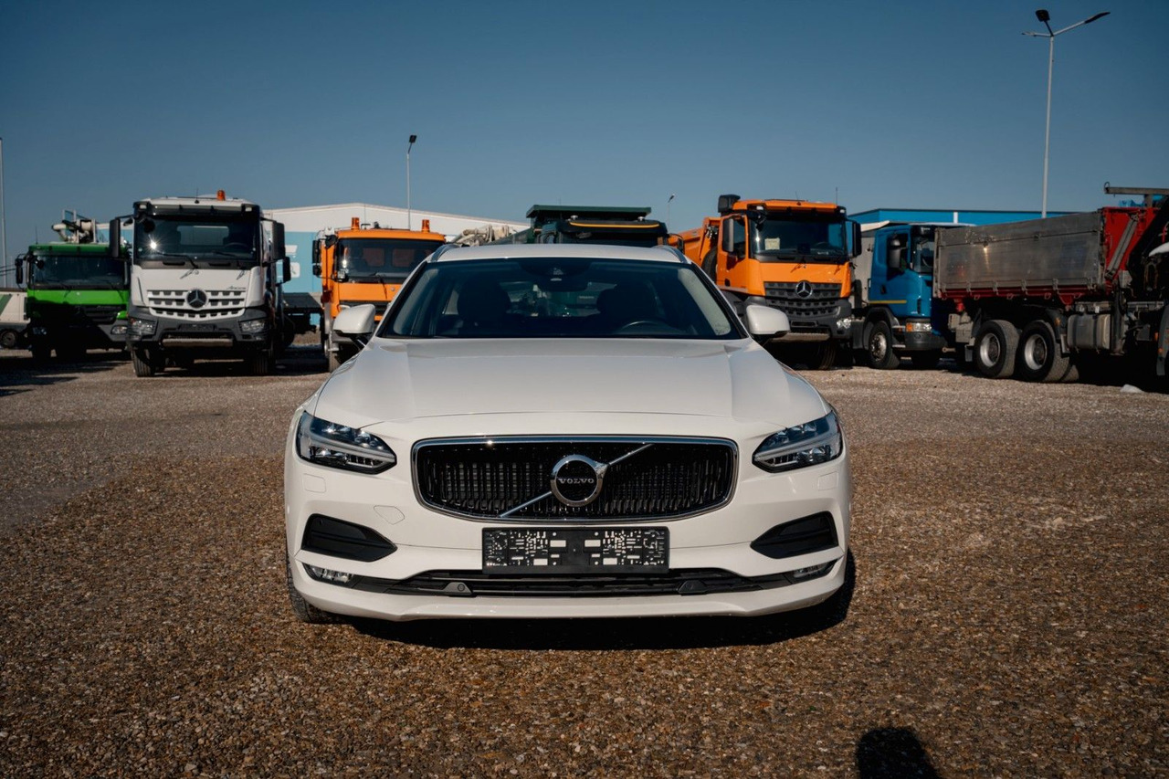 Volvo V90 D4 Momentum 2.0D - Farmari: kuva Volvo V90 D4 Momentum 2.0D - Farmari Volvo V90 D4 Momentum 2.0D - Farmari: kuva Volvo V90 D4 Momentum 2.0D - Farmari