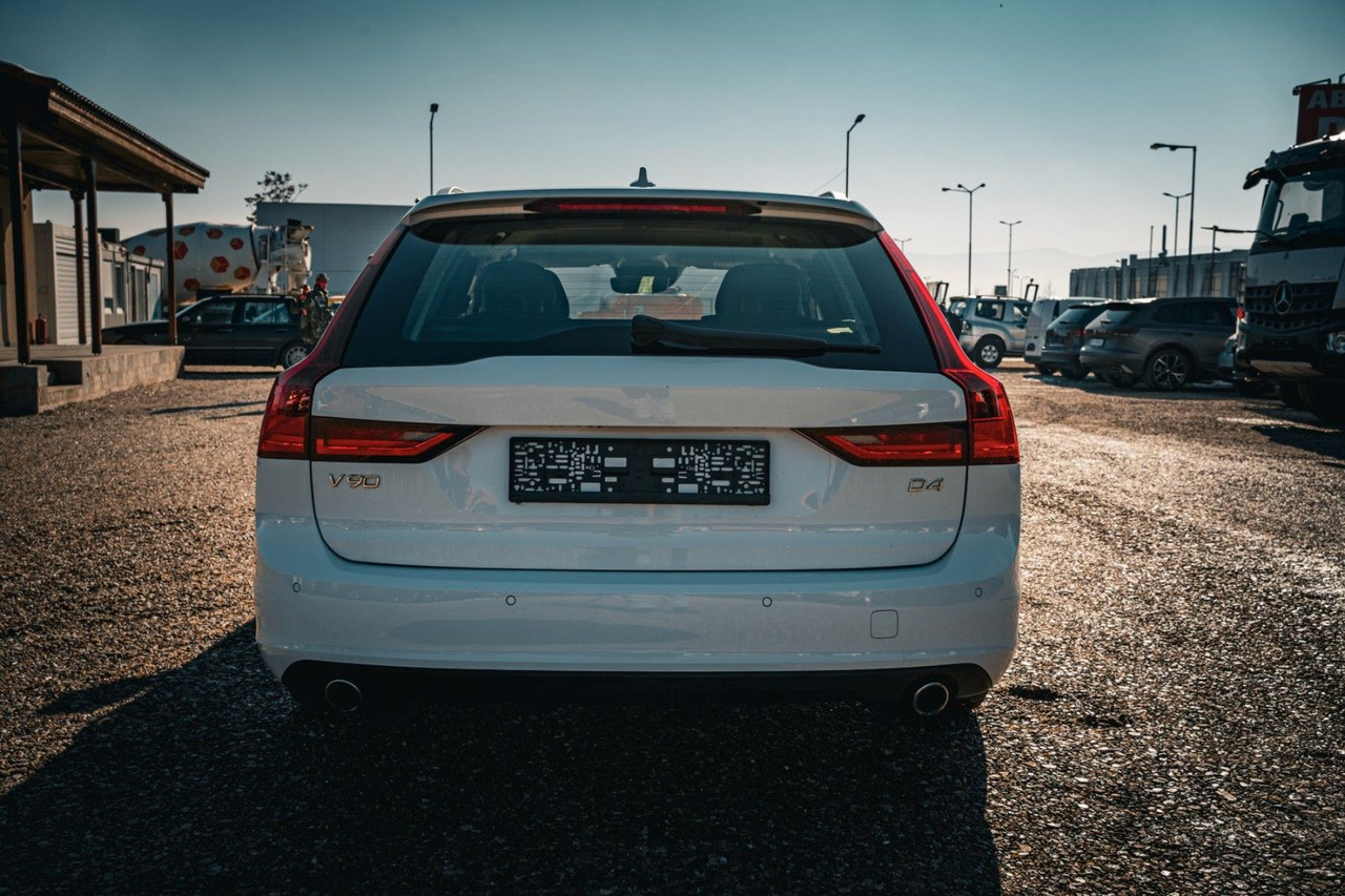 Volvo V90 D4 Momentum 2.0D - Henkilöauto: kuva Volvo V90 D4 Momentum 2.0D - Henkilöauto Volvo V90 D4 Momentum 2.0D - Henkilöauto: kuva Volvo V90 D4 Momentum 2.0D - Henkilöauto