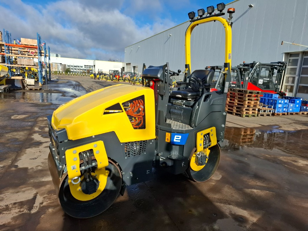 BOMAG DE BW 100 ADe-5 - Jyrä: kuva BOMAG DE BW 100 ADe-5 - Jyrä BOMAG DE BW 100 ADe-5 - Jyrä: kuva BOMAG DE BW 100 ADe-5 - Jyrä