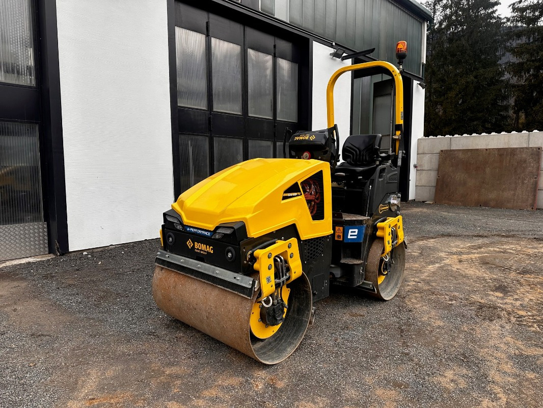 BOMAG DE BW 120 ADe-5 - Jyrä: kuva BOMAG DE BW 120 ADe-5 - Jyrä BOMAG DE BW 120 ADe-5 - Jyrä: kuva BOMAG DE BW 120 ADe-5 - Jyrä