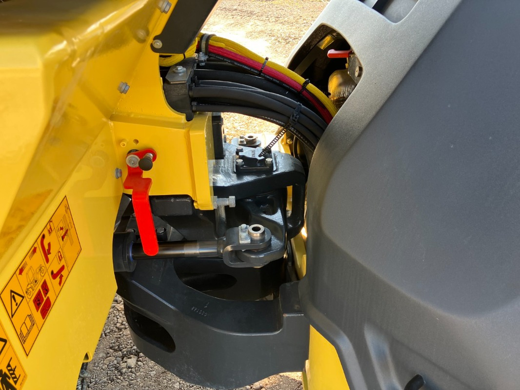 Uusi Tiejyrä BOMAG DE BW 161 ADO-5  STage V/Tier 4f: kuva Uusi Tiejyrä BOMAG DE BW 161 ADO-5  STage V/Tier 4f