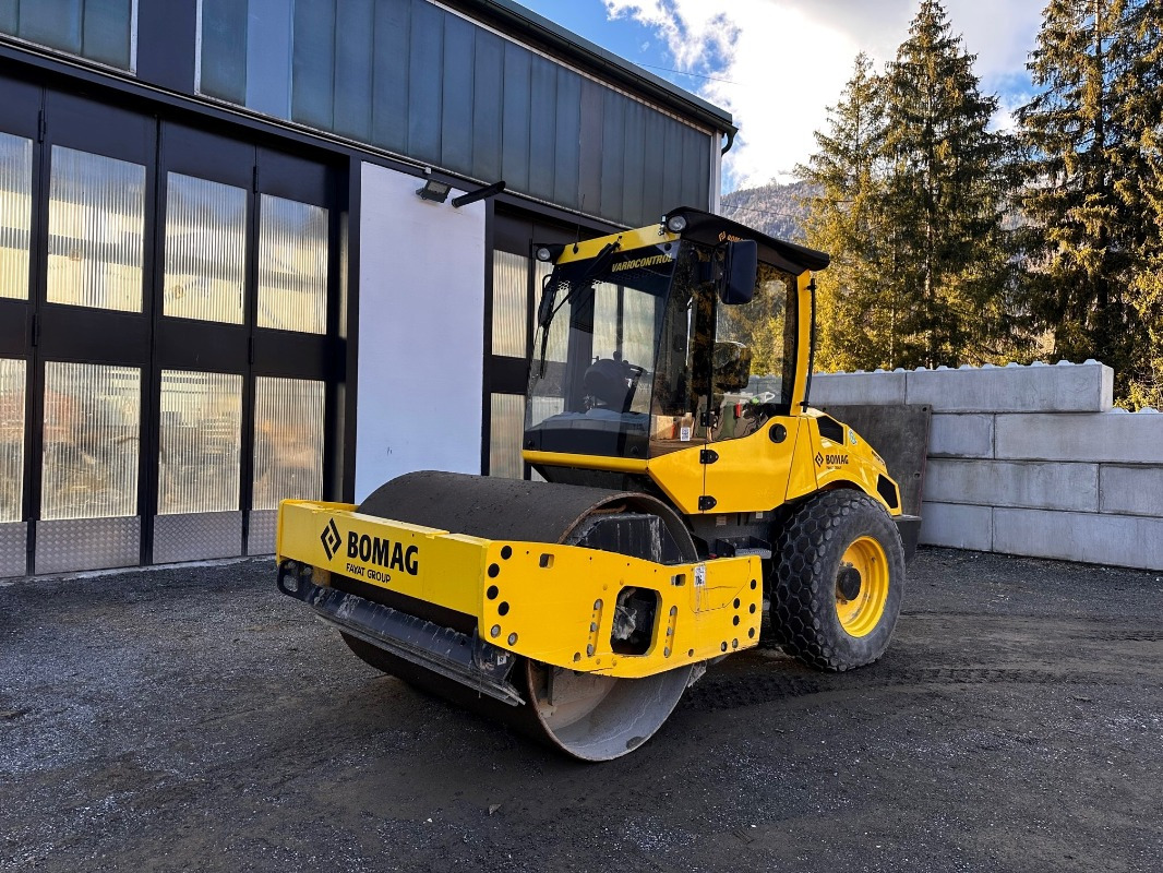 BOMAG DE BW 177 BVC-5 Stage V/Tier 4f - Jyrä: kuva BOMAG DE BW 177 BVC-5 Stage V/Tier 4f - Jyrä BOMAG DE BW 177 BVC-5 Stage V/Tier 4f - Jyrä: kuva BOMAG DE BW 177 BVC-5 Stage V/Tier 4f - Jyrä