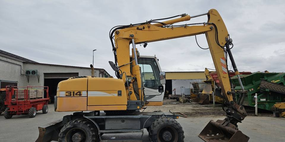 Koparka kołowa Liebherr A314 Litronic 9350 h+ 5 łyżek kołówka - Pyöräalustainen kaivinkone: kuva Koparka kołowa Liebherr A314 Litronic 9350 h+ 5 łyżek kołówka - Pyöräalustainen kaivinkone Koparka kołowa Liebherr A314 Litronic 9350 h+ 5 łyżek kołówka - Pyöräalustainen kaivinkone: kuva Koparka kołowa Liebherr A314 Litronic 9350 h+ 5 łyżek kołówka - Pyöräalustainen kaivinkone