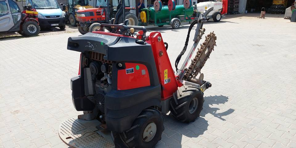Koparka łańcuchowa miniładowarka Ditch Witch R300 wiertnica - Ojankaivuukone: kuva Koparka łańcuchowa miniładowarka Ditch Witch R300 wiertnica - Ojankaivuukone Koparka łańcuchowa miniładowarka Ditch Witch R300 wiertnica - Ojankaivuukone: kuva Koparka łańcuchowa miniładowarka Ditch Witch R300 wiertnica - Ojankaivuukone