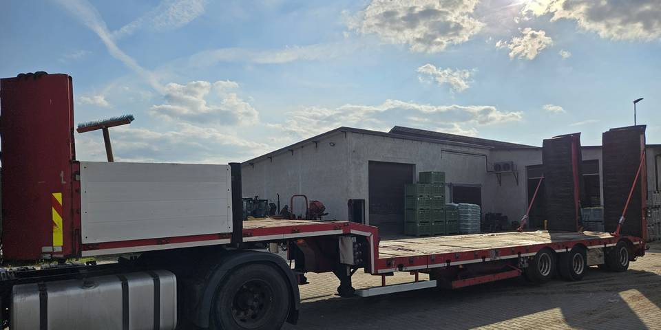 Naczepa niskopodwozie Bodex KIS3J DMC 47 ton - Apuvaunu puoliperävaunu: kuva Naczepa niskopodwozie Bodex KIS3J DMC 47 ton - Apuvaunu puoliperävaunu Naczepa niskopodwozie Bodex KIS3J DMC 47 ton - Apuvaunu puoliperävaunu: kuva Naczepa niskopodwozie Bodex KIS3J DMC 47 ton - Apuvaunu puoliperävaunu