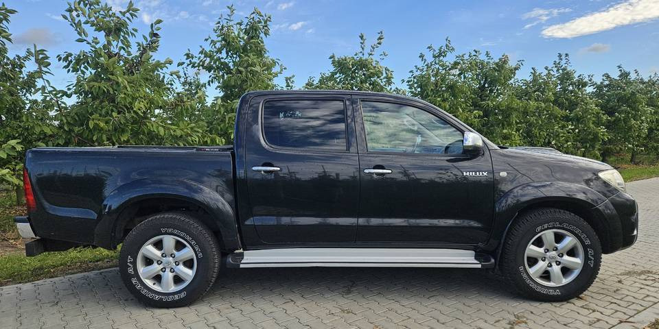 Toyota Hilux 3.0 SR5 automat 4x4 - Henkilöauto: kuva Toyota Hilux 3.0 SR5 automat 4x4 - Henkilöauto Toyota Hilux 3.0 SR5 automat 4x4 - Henkilöauto: kuva Toyota Hilux 3.0 SR5 automat 4x4 - Henkilöauto