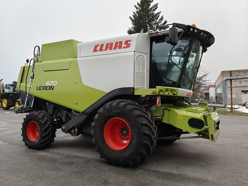Claas Lexion 670 - Leikkuupuimuri: kuva Claas Lexion 670 - Leikkuupuimuri Claas Lexion 670 - Leikkuupuimuri: kuva Claas Lexion 670 - Leikkuupuimuri