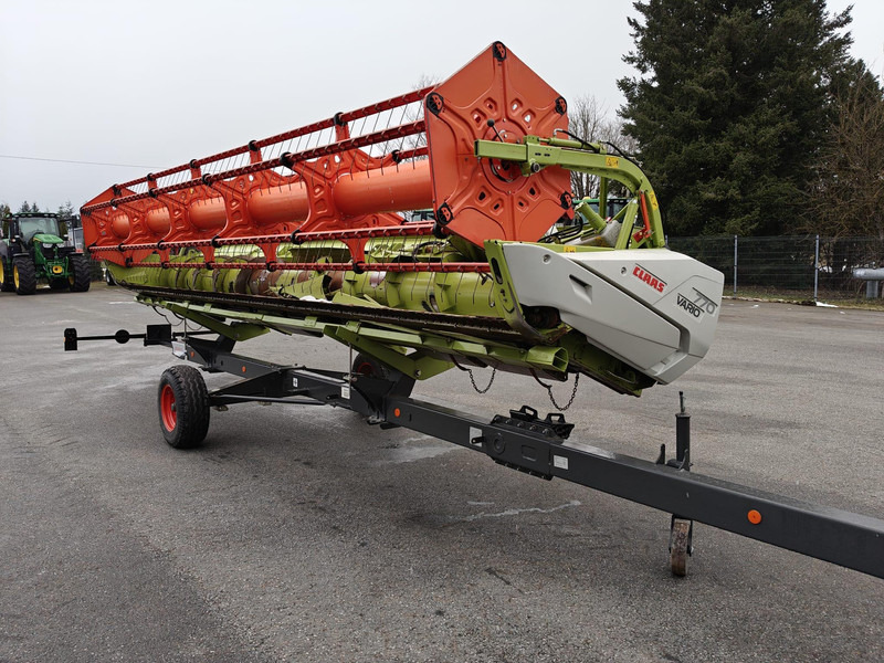 Claas Lexion 670 - Leikkuupuimuri: kuva Claas Lexion 670 - Leikkuupuimuri Claas Lexion 670 - Leikkuupuimuri: kuva Claas Lexion 670 - Leikkuupuimuri