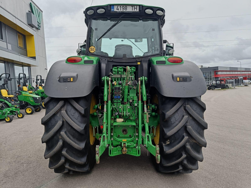 John Deere 6215R - Traktori: kuva John Deere 6215R - Traktori John Deere 6215R - Traktori: kuva John Deere 6215R - Traktori