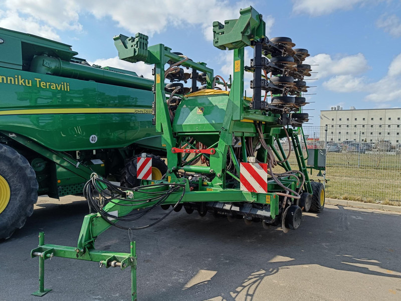 John Deere 750 A - Tarkkuuskylvökone: kuva John Deere 750 A - Tarkkuuskylvökone John Deere 750 A - Tarkkuuskylvökone: kuva John Deere 750 A - Tarkkuuskylvökone