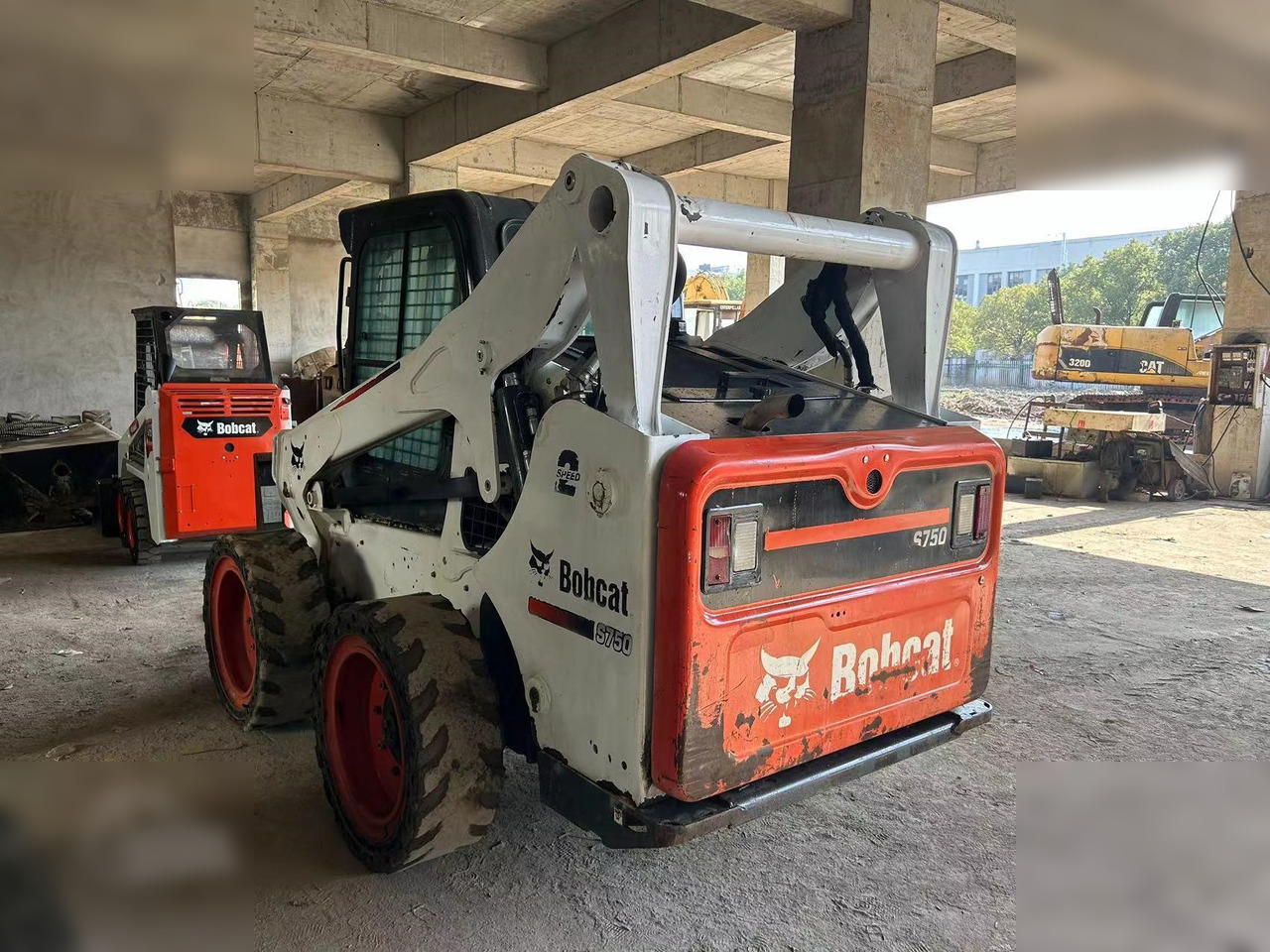 BOBCAT S750 - Liukuohjattu kuormaaja: kuva BOBCAT S750 - Liukuohjattu kuormaaja BOBCAT S750 - Liukuohjattu kuormaaja: kuva BOBCAT S750 - Liukuohjattu kuormaaja