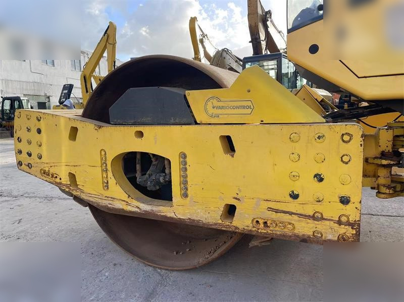 BOMAG BW226DH-4 - Tiivistyskone: kuva BOMAG BW226DH-4 - Tiivistyskone BOMAG BW226DH-4 - Tiivistyskone: kuva BOMAG BW226DH-4 - Tiivistyskone