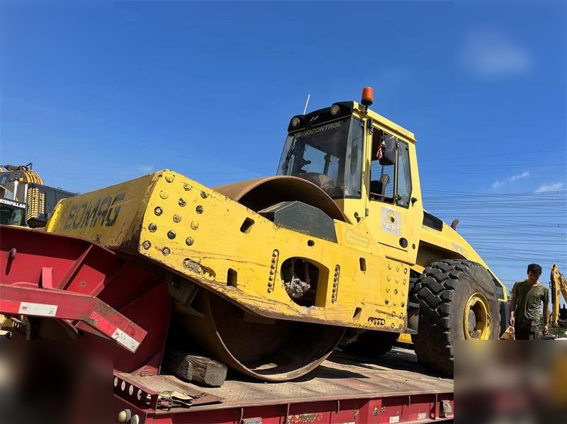 BOMAG BW226DH-4 - Tiivistyskone: kuva BOMAG BW226DH-4 - Tiivistyskone BOMAG BW226DH-4 - Tiivistyskone: kuva BOMAG BW226DH-4 - Tiivistyskone