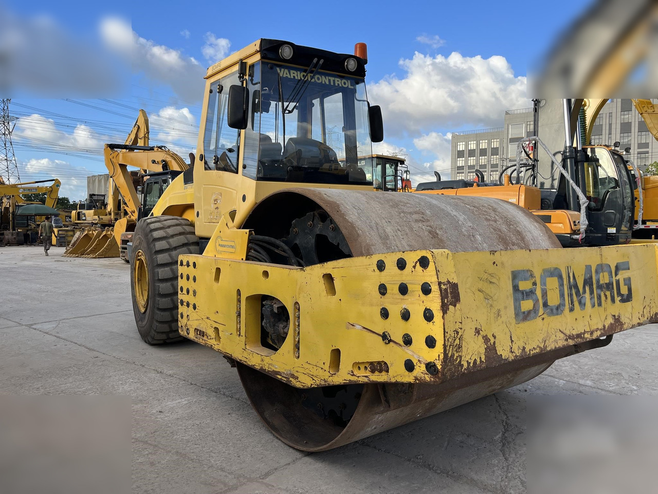 BOMAG BW226DH-4 - Jyrä: kuva BOMAG BW226DH-4 - Jyrä BOMAG BW226DH-4 - Jyrä: kuva BOMAG BW226DH-4 - Jyrä