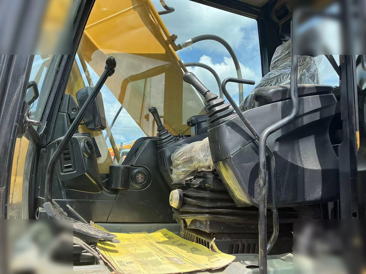 Telakaivukone CATERPILLAR 320CL: kuva Telakaivukone CATERPILLAR 320CL