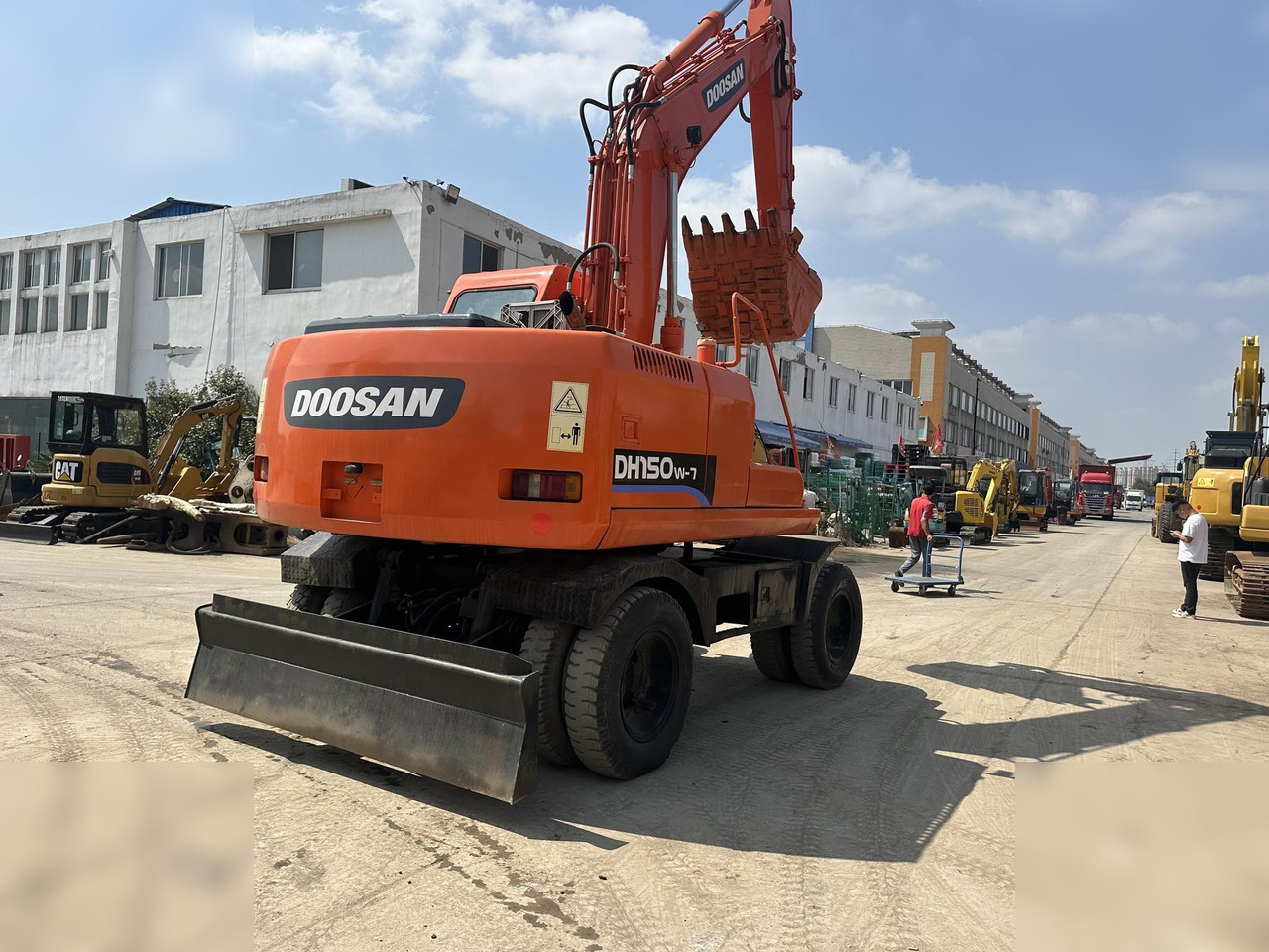 DOOSAN DH150W-7 - Pyöräalustainen kaivinkone: kuva DOOSAN DH150W-7 - Pyöräalustainen kaivinkone DOOSAN DH150W-7 - Pyöräalustainen kaivinkone: kuva DOOSAN DH150W-7 - Pyöräalustainen kaivinkone
