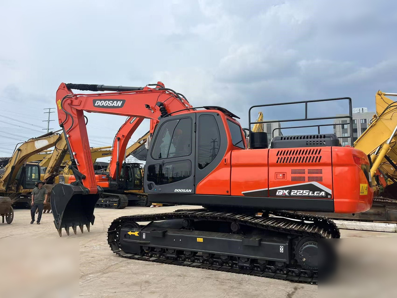 DOOSAN DX225 LC - Telakaivukone: kuva DOOSAN DX225 LC - Telakaivukone DOOSAN DX225 LC - Telakaivukone: kuva DOOSAN DX225 LC - Telakaivukone