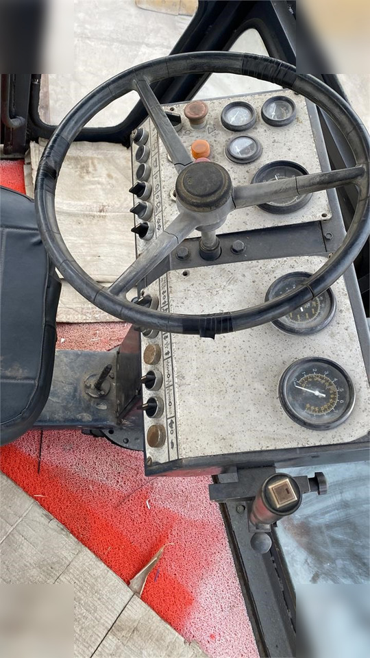 DYNAPAC CC421 - Tiejyrä: kuva DYNAPAC CC421 - Tiejyrä DYNAPAC CC421 - Tiejyrä: kuva DYNAPAC CC421 - Tiejyrä