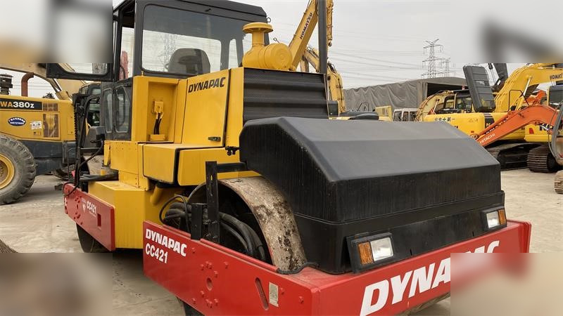 DYNAPAC CC421 - Tiejyrä: kuva DYNAPAC CC421 - Tiejyrä DYNAPAC CC421 - Tiejyrä: kuva DYNAPAC CC421 - Tiejyrä