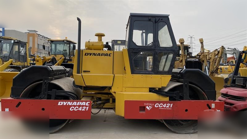 DYNAPAC CC421 - Tiejyrä: kuva DYNAPAC CC421 - Tiejyrä DYNAPAC CC421 - Tiejyrä: kuva DYNAPAC CC421 - Tiejyrä