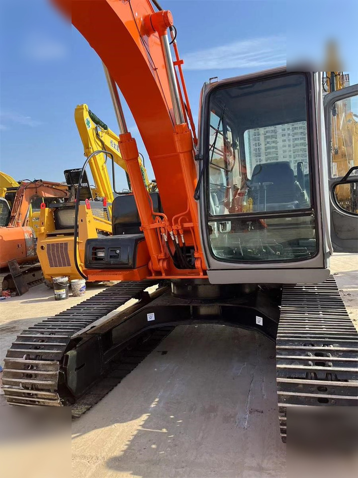 HITACHI EX120-5 - Telakaivukone: kuva HITACHI EX120-5 - Telakaivukone HITACHI EX120-5 - Telakaivukone: kuva HITACHI EX120-5 - Telakaivukone