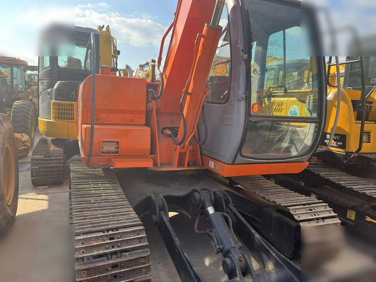 HITACHI EX60-5 - Telakaivukone: kuva HITACHI EX60-5 - Telakaivukone HITACHI EX60-5 - Telakaivukone: kuva HITACHI EX60-5 - Telakaivukone