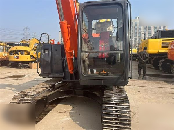 HITACHI ZX70 - Telakaivukone: kuva HITACHI ZX70 - Telakaivukone HITACHI ZX70 - Telakaivukone: kuva HITACHI ZX70 - Telakaivukone