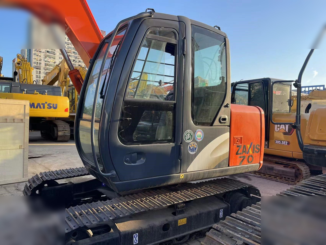HITACHI ZX70 - Telakaivukone: kuva HITACHI ZX70 - Telakaivukone HITACHI ZX70 - Telakaivukone: kuva HITACHI ZX70 - Telakaivukone