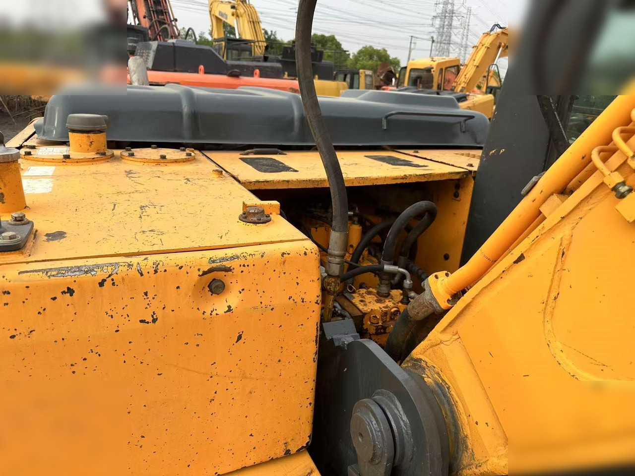 HYUNDAI ROBEX 210 LC-7 - Telakaivukone: kuva HYUNDAI ROBEX 210 LC-7 - Telakaivukone HYUNDAI ROBEX 210 LC-7 - Telakaivukone: kuva HYUNDAI ROBEX 210 LC-7 - Telakaivukone