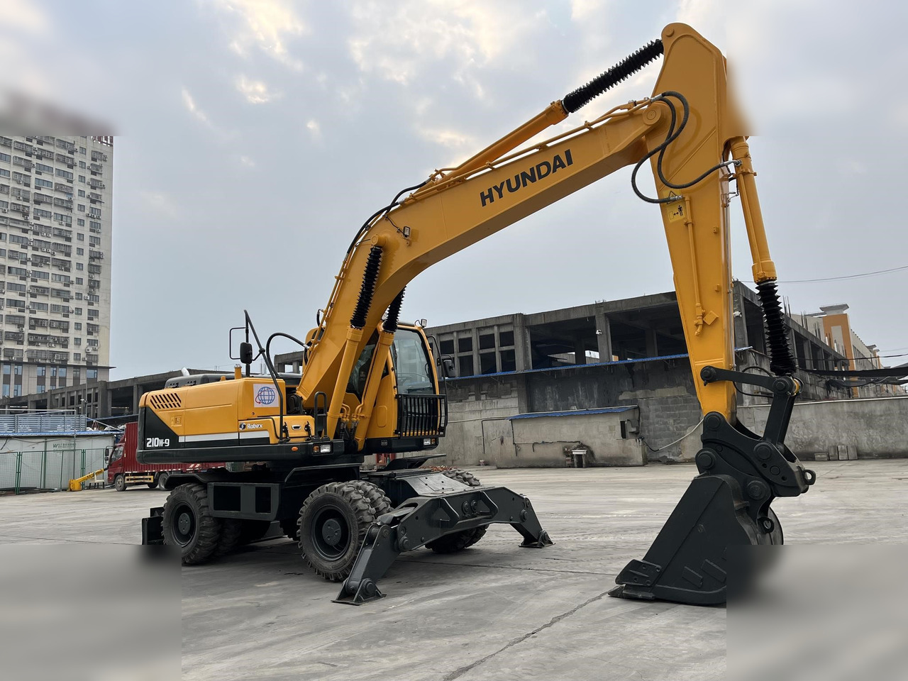 HYUNDAI ROBEX 210W-9 - Pyöräalustainen kaivinkone: kuva HYUNDAI ROBEX 210W-9 - Pyöräalustainen kaivinkone HYUNDAI ROBEX 210W-9 - Pyöräalustainen kaivinkone: kuva HYUNDAI ROBEX 210W-9 - Pyöräalustainen kaivinkone