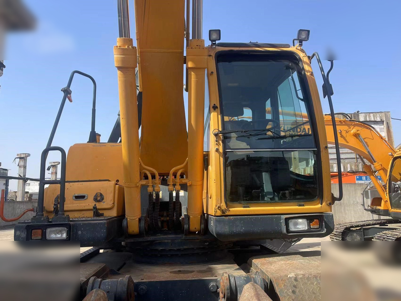 HYUNDAI ROBEX 210W-9 - Pyöräalustainen kaivinkone: kuva HYUNDAI ROBEX 210W-9 - Pyöräalustainen kaivinkone HYUNDAI ROBEX 210W-9 - Pyöräalustainen kaivinkone: kuva HYUNDAI ROBEX 210W-9 - Pyöräalustainen kaivinkone